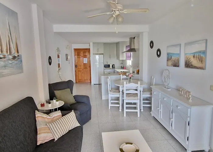 Con Terraza En Primera Línea De Playa *