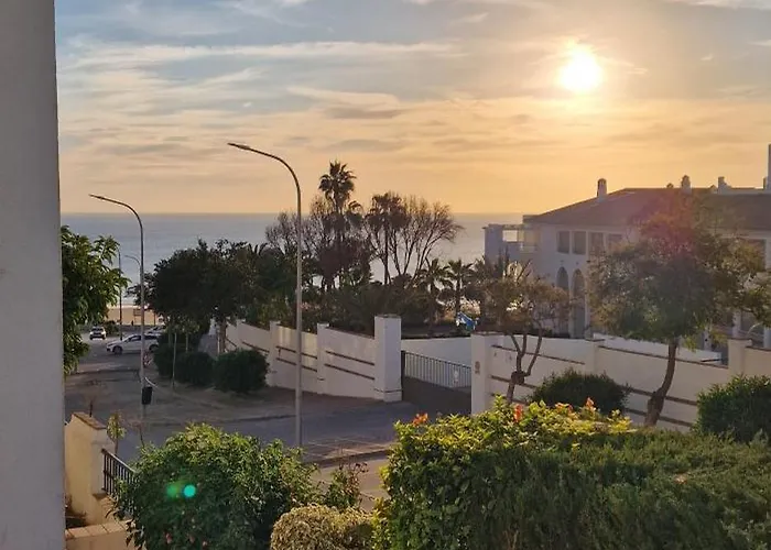 Con Terraza En Primera Línea De Playa *