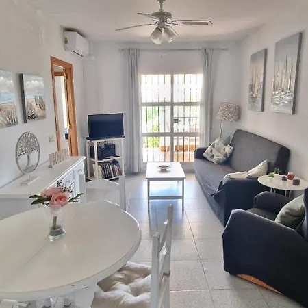 Con Terraza En Primera Linea De Playa